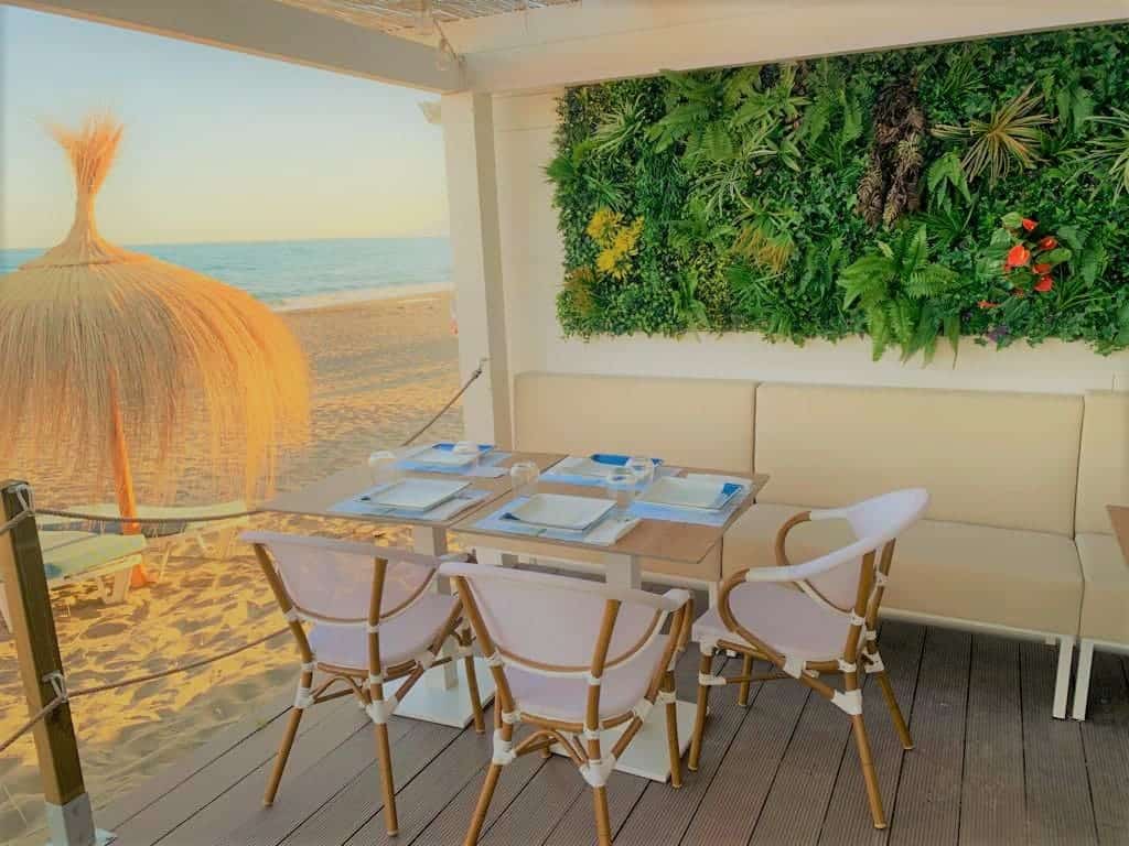 Restaurante Beach Club Oasis Mesa lateral